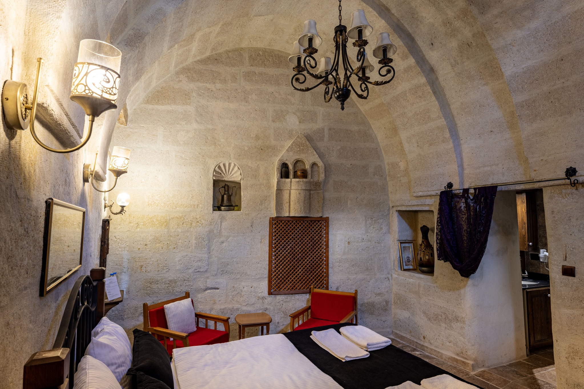 Keyfi Ala Hotel – Standart Çift Kişilik Oda (Oda 203)